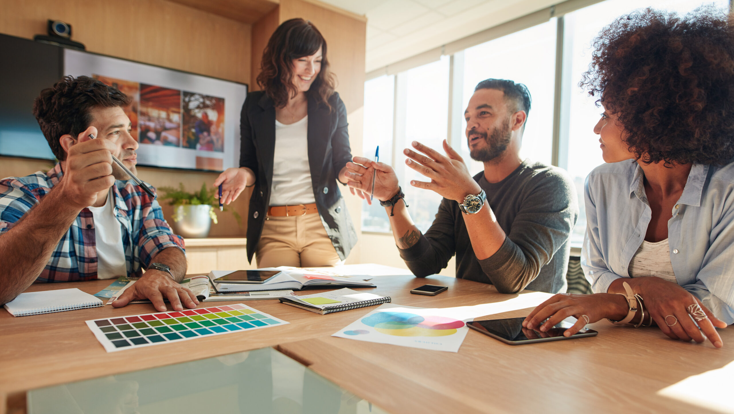 B2B marketing consultant collaborating with business team on strategy and planning